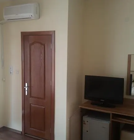 Guest house Cherno More 2*