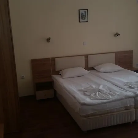 Cherno More Guest house 2*